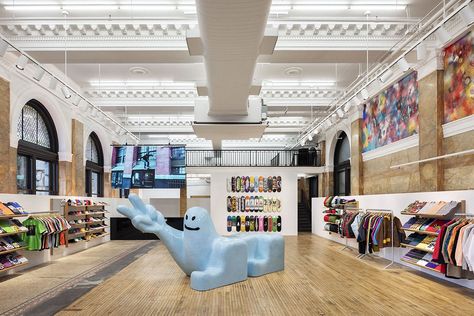 Heres Everything We Know About Supremes New San Francisco Store #supreme #highsnobiety #streetwear Supreme Store, Camisa Adidas, Temporary Store, Retail Concepts, Ny City, Brick And Mortar, Pop Up Store, Shop Interior, Nagoya