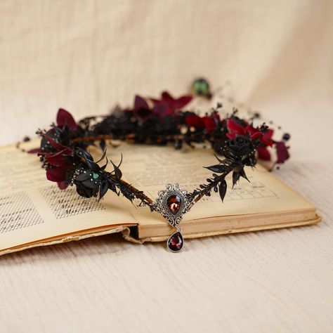 ♥️ Features ♥️ Embark on a fairytale journey wearing our Romantic Black Red flower with vine woodland Black Wedding Tiara. ♥️ Perfect for ♥️: Custom-made for women who seek individuality, whether for weddings, fairy costumes, Halloween, Christmas, Renaissance fairs, birthdays, performances, music festivals, photo shoots, or festive occasions. It epitomizes your unique style and mystical charm. ♥️ Shipping Details ♥️: We swiftly process your order and arrange shipment within 2-4 business days upo Persephone And Hades Wedding, Elven Bride, Vine Crown, Black Wedding Flowers, Fairy Costumes, Hanging Vines, Hair Red, Gothic Wedding, Fairy Costume