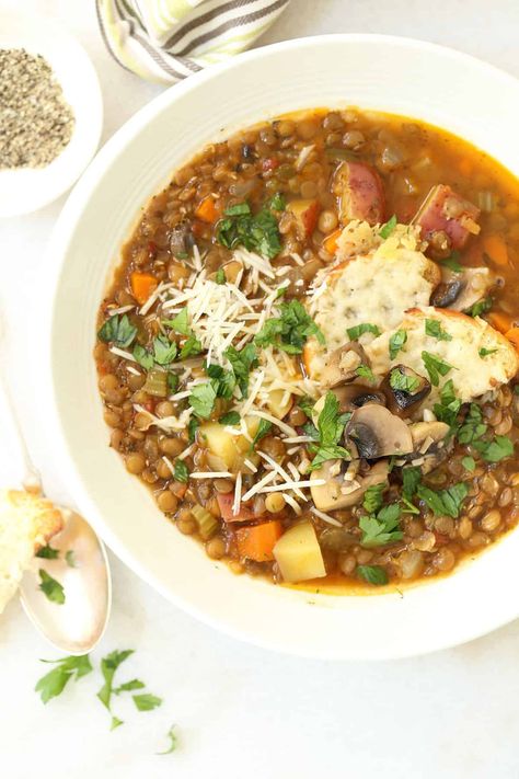 This Italian Lentil Soup recipe is the best lentil soup recipe to make when you're craving a healthy and hearty bowl of goodness. Italian Lentil Soup Recipe, Italian Lentil Soup, Best Lentil Soup Recipe, Vegetarian Lentil Soup, Italian Soup Recipes, Harvest Kitchen, Italian Chopped Salad, Lentil Soup Recipes, Italian Soup