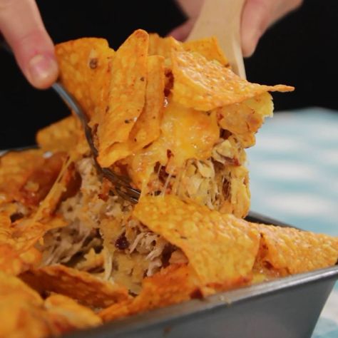 Enchiladas + Doritos = happiness. Thanks to EyeOpener TV for this recipe… Easy Chicken Spaghetti, Doritos Chicken, Chicken Dorito Casserole, Cheese Block, Dorito Chicken, Mustard Powder, Chicken Spaghetti Recipes, Chicken Recipes Video, Green Chiles