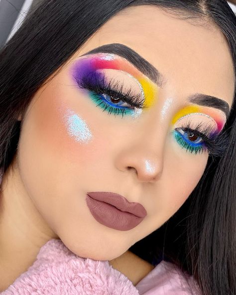 Fade Into Hue, Full Makeup, Crazy Eyes, Eye Makeup Designs, Colorful Eye Makeup, Makeup Goals, Makeup Designs, Artistry Makeup, Maquillaje De Ojos