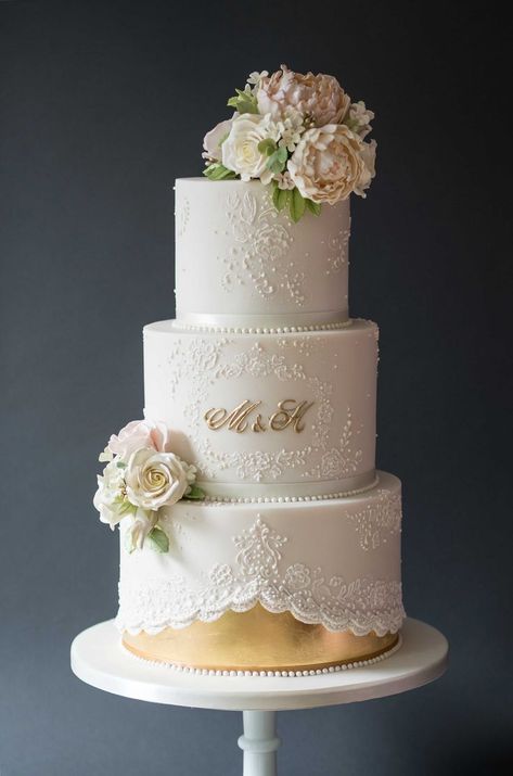 Vintage Pasta, Cake Rustic, Wedding Cakes Elegant, Wedding Cake Roses, Black Wedding Cakes, Luxury Wedding Cake, Lace Wedding Cake, Floral Wedding Cakes, Pink Wedding Cake