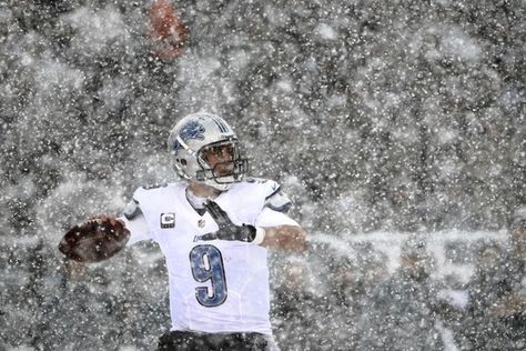 The NFL's Sunday Snow Globe - WSJ.com Matthew Stafford, Nfl Football Games, Nfl Football Teams, Football Teams, Snowy Day, Football Game, Detroit Lions, Snow Globe, Philadelphia Eagles