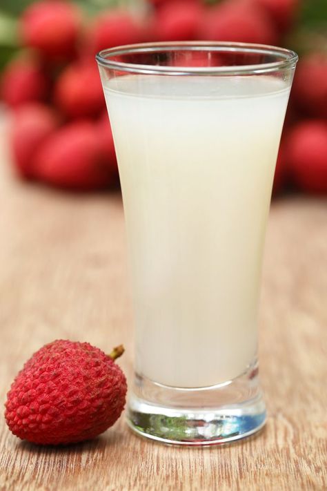 Fruit Juice Recipes, Lychee Fruit, Fruit Health Benefits, Health Bar, Juicy Juice, Healthy Juice Recipes, Juice Recipes, Cooking Guide, Energy Boost