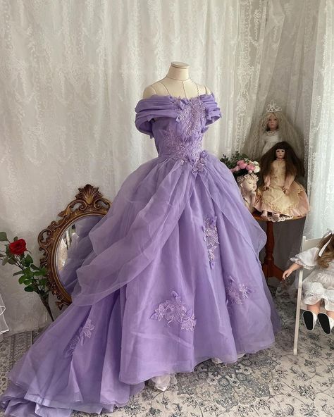 Purple Royalty Aesthetic Dress, Violet Gown For Debut, Dress Aesthetic Royal, Purple Victorian Dress, Princess Dress Aesthetic, 18th Debut, Purple Princess Dress, Purple Royalty, Debut Gowns