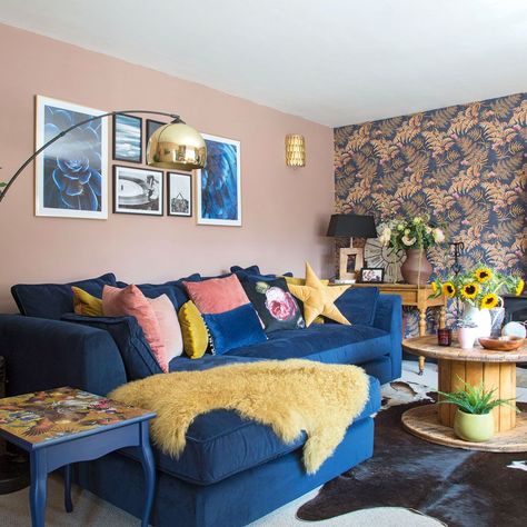 Navy Sofa Living Room, Blue And Pink Living Room, Living Room Colour Schemes, Blue Walls Living Room, Living Room Color Combination, Blue Couch Living Room, Bold Living Room, Navy Sofa, Room Color Combination