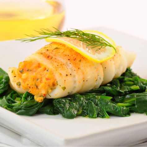 A decadent-tasting dish for dinner, this crab stuffed sole is sure to garner rave reviews. It goes swimmingly with a spinach, rice pilaf and lemon butter sauce. Stuffed Sole, Sole Recipes, Sole Fish, Rice Pilaf Recipe, Recipes Seafood, Sauteed Spinach, Slim Fast, Kitchen Crafts, Healthy Ideas