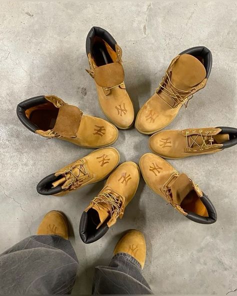 Random dump of cool things i found in my gallery. Enjoy and have a good day & evening! 📻 Timberland Custom Boots, Early Summer Outfits, Timberland Custom, Timberland (men), Fits Inspiration, Random Dump, Kicks Shoes, Shoe Wishlist, Custom Boots