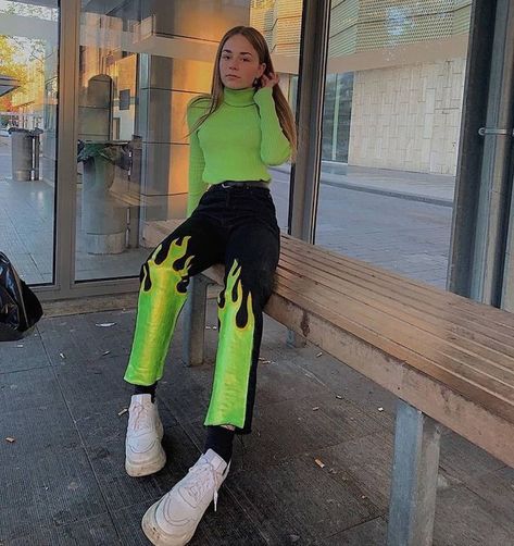 Ropa Color Neon, Neon Green Outfits, Tokyo Street Fashion, Neon Outfits, Aesthetic Grunge Outfit, Neon Fashion, Soft Grunge, Grunge Style, Edgy Outfits