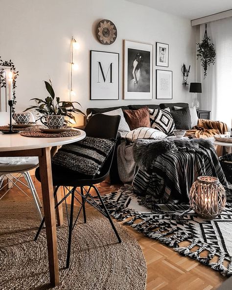 Monochrome | Bohemian | Scandi on Instagram: “I wish you a lovely Sunday evening and a great start for new week. Hope you had a lovely day ❤️ . . . #smallhomes #smallspaceliving…” Lounge Styling, Hacks For Renters, Aztec Bedroom, Cozy Small Bedrooms, Design Ložnic, Bohemian Living Room Decor, Monochrome Decor, Koti Diy, Decor Hacks