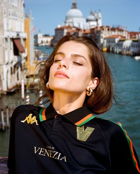 Venezia FC and Kappa deliver another future classic with their 22/23 jersey ✨ Aesthetic Football, Football Jersey Outfit, Football Photography, Vintage Football Shirts, Football Fashion, Image Archive, Jersey Outfit, Sports Fashion, Vintage Football