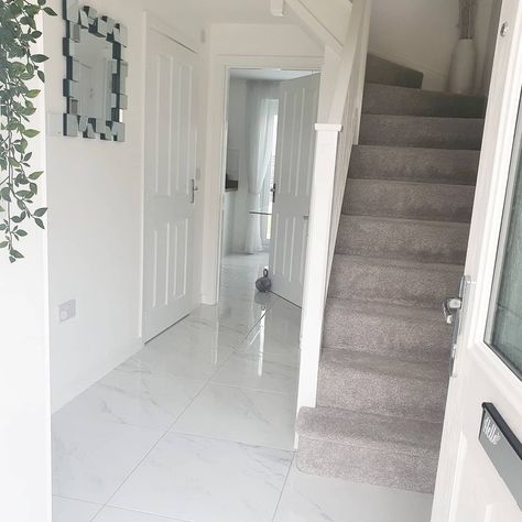 Zoe 💕 on Instagram: “It looks a bit bare in here but I kinda like it... It's definitely not the biggest entrance but having a hallway was high up on our tick…” Tiled Floor Hallway, Tiled Entrance Hall, White Floor Tiles Living Room, White Tiles Living Room, Grey And White Hallway, Modern Hallway Decor, Hallway Tiles, Hallway Tiles Floor, Stairs Colours