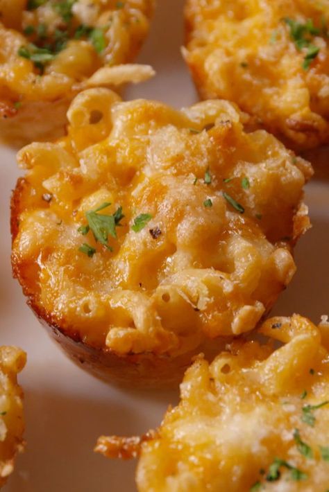 muffin-tin-mac-cheese Mac And Cheese Muffins, Superbowl Food Appetizers, Muffin Cups Recipes, Mac And Cheese Cups, Mac And Cheese Bites, Pasta Alfredo, Superbowl Appetizers, Mac Cheese Recipes, Muffin Tin Recipes