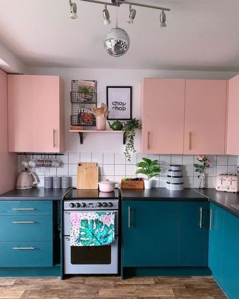 Teal Kitchen, Classic Kitchen, Pink Kitchen, Single Photo, Retro Home Decor, Kitchen Colors, Retro Kitchen, A Kitchen, Kitchen Inspirations