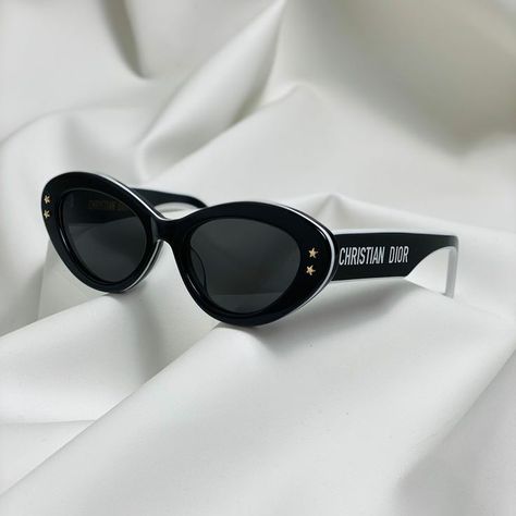 Gavi Girlfriend, Eyes Glasses, Sunglasses Dior, Protective Eyewear, Designer Frames, Stylish Glasses, Dior Sunglasses, Luxury Eyewear, Stylish Sunglasses