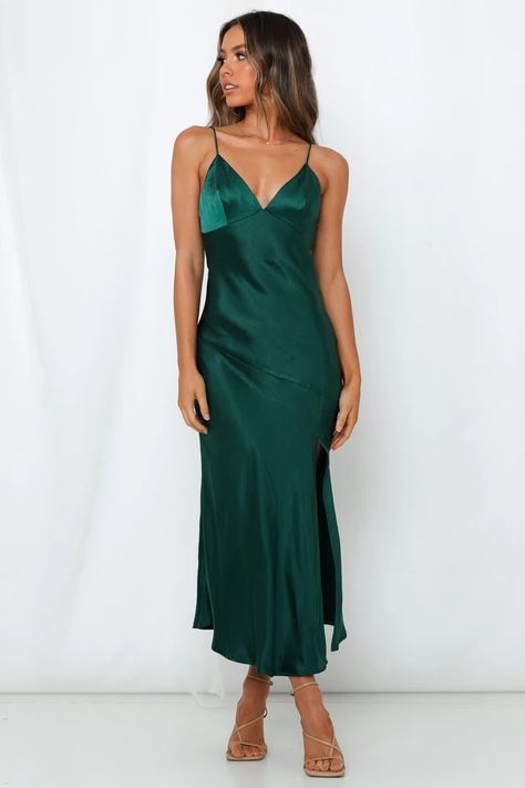 Dress Designs For Girls, Emerald Green Prom Dress, Green Satin Dress, Emerald Green Dresses, Green Maxi, Green Prom Dress, Green Midi Dress, Green Satin, Prom Dresses Long