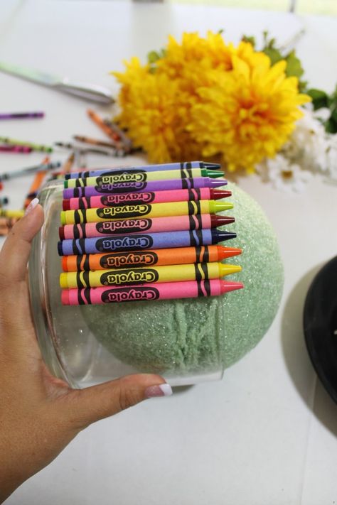 Teacher Crayon Gift, Dollar Tree Diy Teacher Appreciation Gifts, School Supply Bouquet, Pencil Centerpiece Ideas, Crayon Wreath For Teachers Diy, Teacher Flower Arrangements, Teacher Bouquet Ideas, Teacher Crafts For Classroom, Classroom Crafts For Teachers