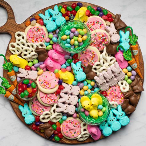 How to Make an Easter Candy Charcuterie Board Easter Dessert Board, Easter Candy Charcuterie Board, Candy Charcuterie Board, Candy Charcuterie, Easter Deserts, Easter Party Food, Dessert Board, Easter Snacks, Easter Gathering