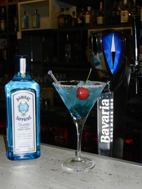 bombay sapphire Bombay Sapphire, Old Ads, Martini Glass, Bavaria, Vodka Bottle, Martini, Vodka, Sapphire, Drinks