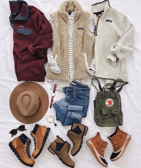 Winter Camping Outfits, Vacation Airplane, Cabin Outfit, Outdoorsy Outfits, Camping Clothing, Camping Outfits For Women, Outdoorsy Style, Essentials Aesthetic, Hiking Outfit Women