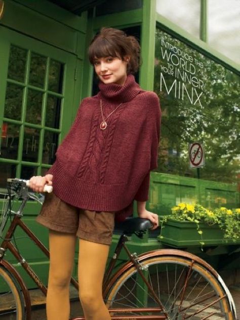 Mustard Tights, Yellow Tights, Burgundy Knit Sweater, Cycle Chic, Colored Tights, Tights Outfit, Shorts With Tights, Mode Vintage, Looks Style