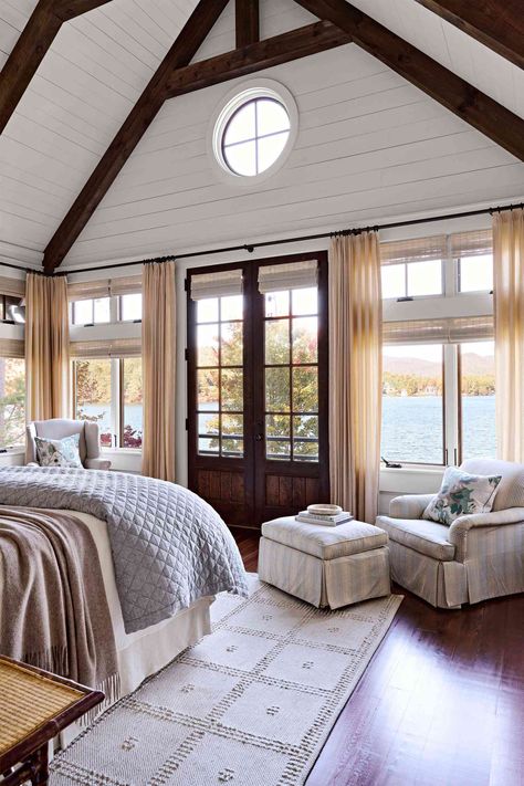 Lake House Bedroom Ideas, Lakehouse Living Room, Farmhouse Reno, Vaulted Ceiling Ideas, Lake House Bedroom, Southern Farmhouse, Bed Photos, Calming Bedroom, Southern Living Homes