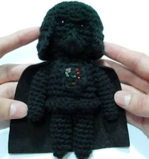 PATRONES AMIGURUMI GRATIS: PATRON GRATIS DARTH VADER | STAR WARS AMIGURUMI 47425 Star Wars Amigurumi, Darth Vader Star Wars, Vader Star Wars, Star Wars Darth Vader, Fingerless Gloves, Arm Warmers, Darth Vader, Amigurumi, Star Wars