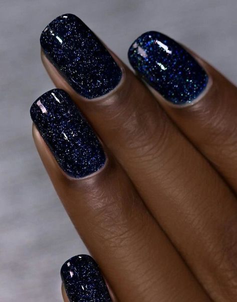 New Years Nails Design, Gel Manicure Colors, New Years Nails, Dark Blue Nails, New Years Nail Designs, Nails Design Ideas, Gold Nail Designs, Stunning Nail Designs, Holographic Nail Polish