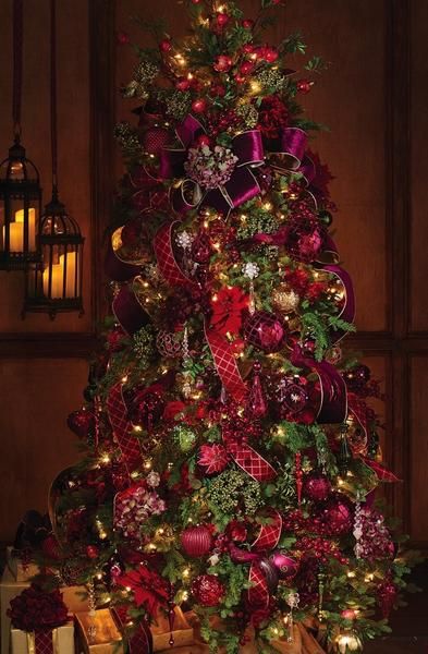 Pomegranate & Pine Christmas tree theme 2017 Pre Decorated Christmas Tree, Raz Imports Christmas, Christmas Tree Inspiration, Themed Christmas, Christmas Time Is Here, Trendy Tree, Beautiful Christmas Trees, Gilded Age, Navidad Christmas