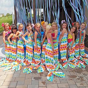 For a summer birthday or beach party, try these mermaid tail cover-ups made from beach towels! Lila Party, Mermaid Pool Parties, Mermaid Pool, Swim Party, Mermaid Theme Party, Mermaid Parties, Festa Party, Sea Birthday, Camp Ideas