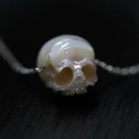 Skull Pearl, Pearl Skull, Carved Pearl, Rings Pearl, Skull Rings, Sophisticated Jewelry, Four Leaf Clover Necklace, Clover Earrings, Skull Jewelry