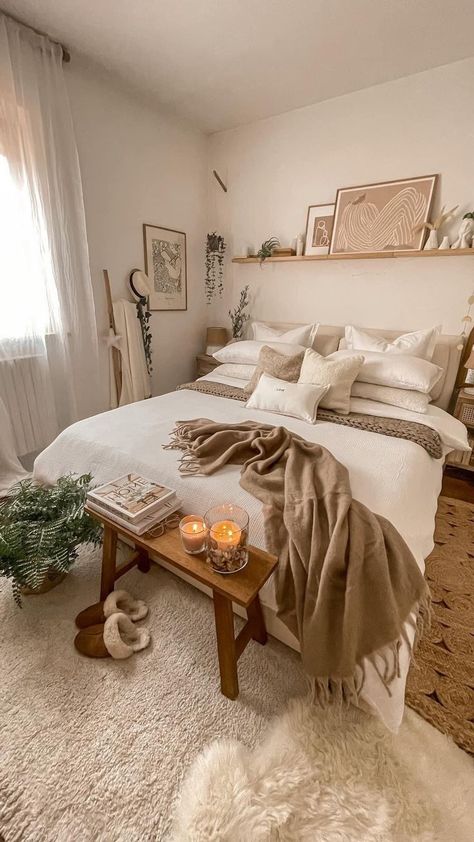 Cream Bedroom Ideas Boho, Boho Bedroom Astethic, White Bedroom With Brown Accents, Beige Aesthetic Bedroom Decor, Beige Theme Bedroom Ideas, Brown And White Bedroom Furniture, Cozy Bedroom Wood Floor, Cute Neutral Room Ideas, Brown And Beige Room Bedrooms