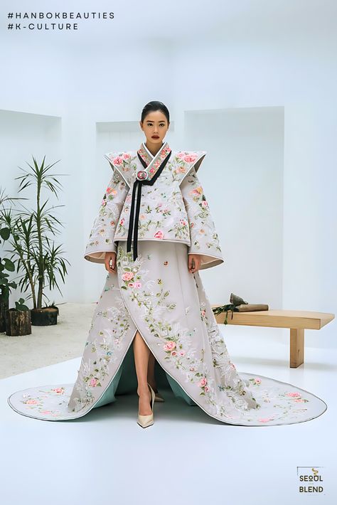 Hanbok Reimagined: Floral Avante-Garde Hanbok Style Dress, Hanbok Editorial, Avant Garde Outfit, Madama Butterfly, Odd Fashion, Hmong Clothes, Korean Traditional Clothing, Edge Fashion, Modern Hanbok