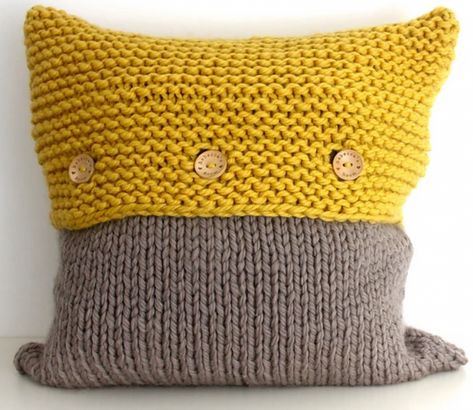 3 Easy Knitting Projects for Beginner Knitters Knitted Cushion Covers Free Pattern Easy, Knitted Cushion Covers, Knitted Cushions, Easy Knitting Projects, Knit Pillow, Purl Stitch, Knit Stitch, Knitting For Beginners, Easy Knitting