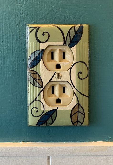 Painted Switch Plate Covers, Diy Outlet Covers Ideas, Outlet Painting Ideas Easy, Painting Outlet Covers, Painted Outlet Covers, Diy Outlet Covers, Outlet Painting Ideas, Outlet Covers Painting, Painting Outlets