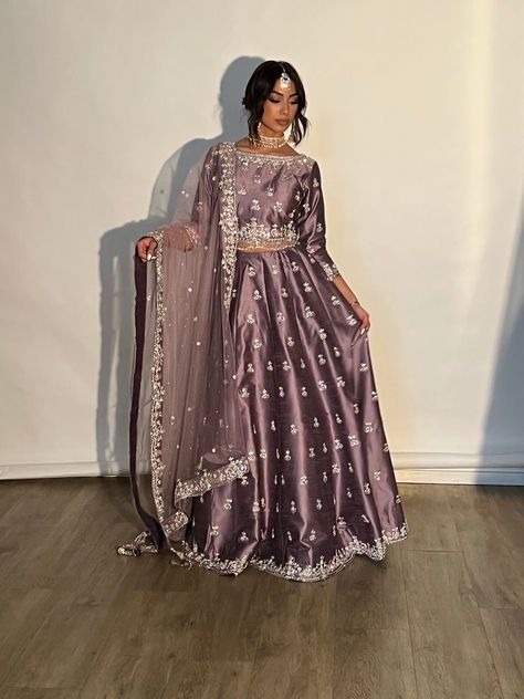 Gulnaaz Fashion, Demetra Outfits, Party Make-up, Desi Dress, Purple Outfit, Desi Wedding Dresses, Desi Fashion Casual, Pakistani Fancy Dresses, Salwar Kamiz