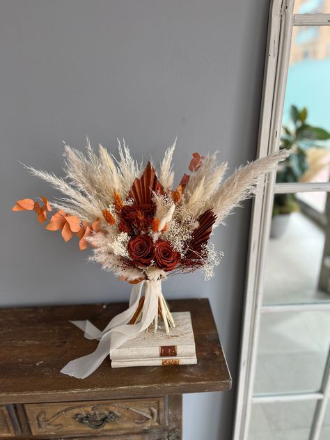 Terracotta Dried Flower Bouquet, Desert Wedding Florals, Rust Interior, Terracotta Boho Wedding, Spanish Wedding Invitations, Affordable Wedding Flowers, Dried Flower Bouquets, Natural Dried Flowers, Dried Flowers Wedding