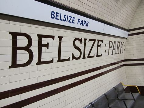 Belsize Park tile painted lettering : the Northern Line from Mornington Crescent to Belsize Park Queens Park London, Convent Garden, Train Info, London Underground Tube, London Underground Stations, Underground Station, Belsize Park, Camden London, Newbury Park