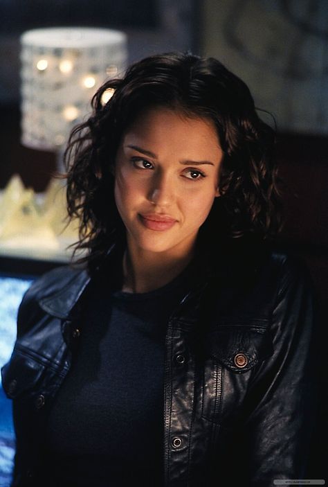 Dark Angel Tv Series, Young Jessica Alba, Jessica Simpson Hair, Jessica James, Jessica Alba Style, Dark Angel, Jessica Alba, Pretty People, Muse