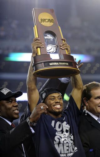 Uconn Mens NCAA Championship trophy 2014 Uconn Basketball, Ncaa Championship, Uconn Huskies, Basketball Fans, College Sports, College Basketball, Basketball Teams, Mens Basketball, Ncaa