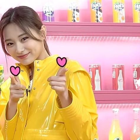 #matchingicons #icongoals #tzuyutwice #tzuyu #jihyotwice #jihyo #nayeontwice #nayeon #twice #twice matching Twice Matching Icons, Tzuyu And Sana, Nayeon Jihyo, Matching Friend, Couples Icons, Future Wife, Matching Profile Pictures, Matching Pfps, I Icon