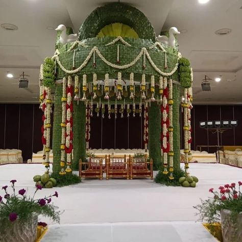 Coconut Leaf Mandap Decoration, Pelli Pandiri With Coconut Leaves, Mantapa Designs, Coconut Leaves Decoration, Janoi Ceremony, Coconut Leaf Decoration, Indian Floral Decor, Bangalore Wedding, Small Wedding Decor