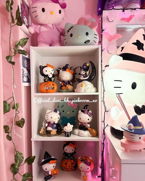 Dani 🩷🎀🌸 | I hope everyone had a great day today! ☺️ I was able to add 3 more hello kitty Halloween ceramics to my collection today at @tjmaxx 🧡🎃 I e… | Instagram Halloween Ceramics, Indoor Halloween Decorations, Sanrio Collection, Hello Kitty Halloween, Halloween Decorations Indoor, My Collection, Halloween Decorations, Hello Kitty, Kitty