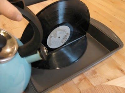 Diy Vinyl Record, Recycled Records, Vinyl Record Projects, Record Diy, Records Diy, Vinyl Record Crafts, Hand Kunst, Record Crafts, Record Albums