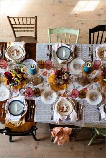 Stylish Wedding Trends We Just Love Wedding Ideas Table Settings, Deco Table Champetre, Shabby Chic Wedding Ideas, Shabby Chic Table Settings, Chic Wedding Ideas, Mismatched Plates, Mismatched Chairs, Stile Boho Chic, Tafel Decor