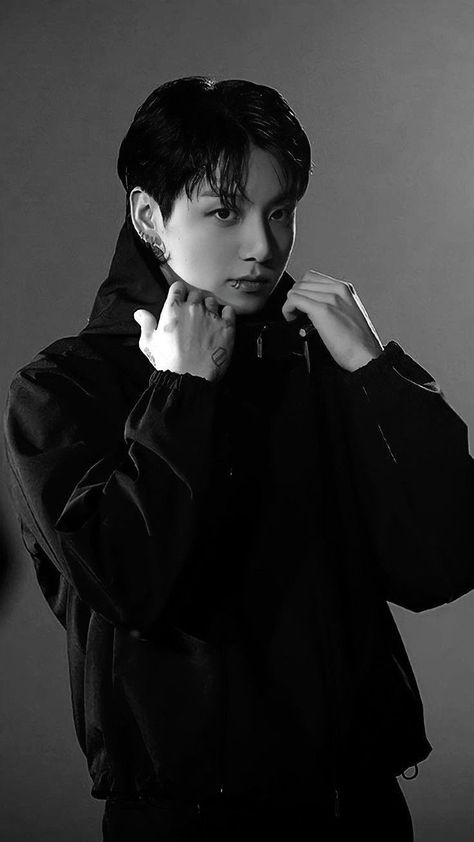 Jeon Jungkook Photoshoot, Jeon Jeongguk, Jungkook Aesthetic, Kim Taehyung Funny, Jungkook Abs, Fashion Weeks, Jung Kook, Jungkook Cute, Foto Jungkook