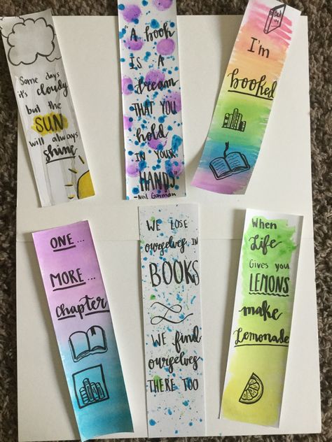 Pretty Bookmarks Diy, Cute Bookmarks Handmade Easy, Aesthetic Bookmarks Design, Fancy Bookmarks, Aesthetic Bookmark Ideas, Aesthetic Bookmarks, Bookmarks Quotes, Bookmarks Diy, Literature Gifts