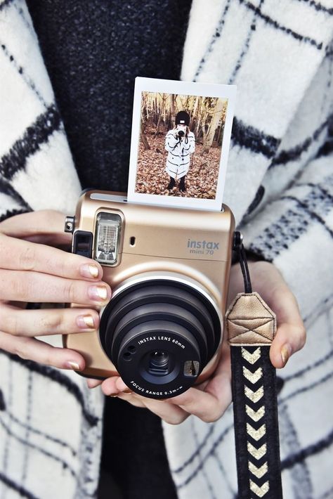 Diy Camera Strap, Instax Mini Camera, Fuji Instax Mini, Camera Wrist Strap, Instax Camera, Polaroid Photography, Dslr Photography Tips, Photo Polaroid, Diy Camera