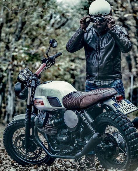 Scrambler Motorcycle Ideas, Moto Guzzi V7 Stone, Scrambler Moto, Moto Guzzi Cafe Racer, Moto Guzzi V7, Moto Guzzi Motorcycles, Motorcycle Ideas, Moto Scrambler, Мотоциклы Cafe Racers