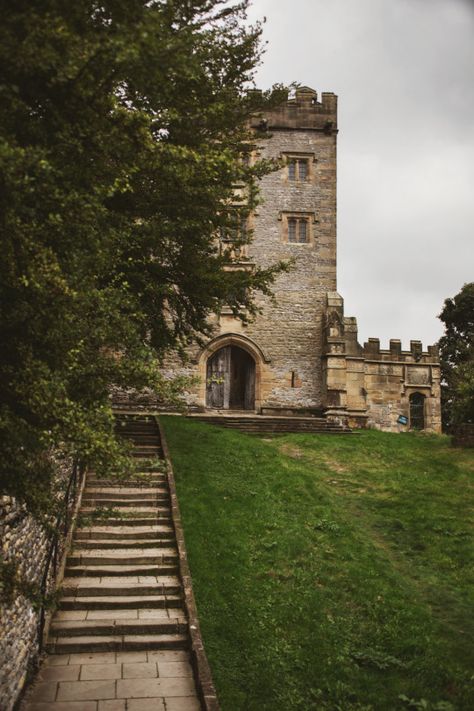 Peak District England, Haddon Hall, History Of England, Abandoned Castles, Medieval Houses, Wall Paintings, Peak District, St Nicholas, 15th Century